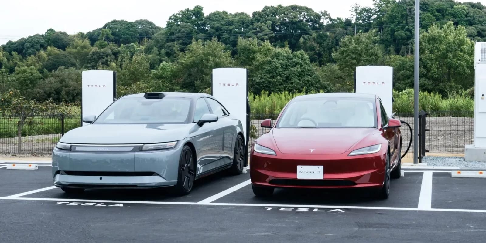 Tesla Model 3 Alanlara 1 Yıl Ücretsiz Şarj Hediyesi! (1)-1