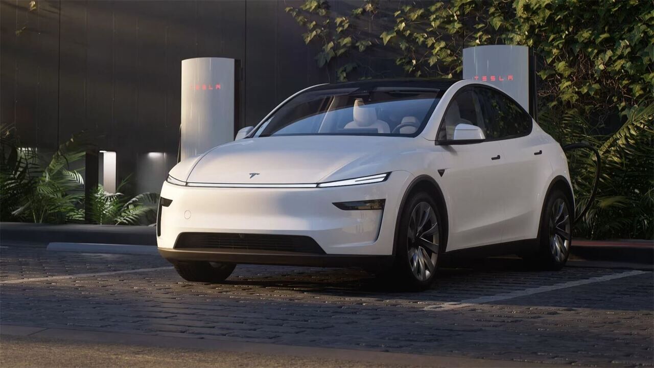 Tesla Model Y Standard Turkiye Magazalarinda