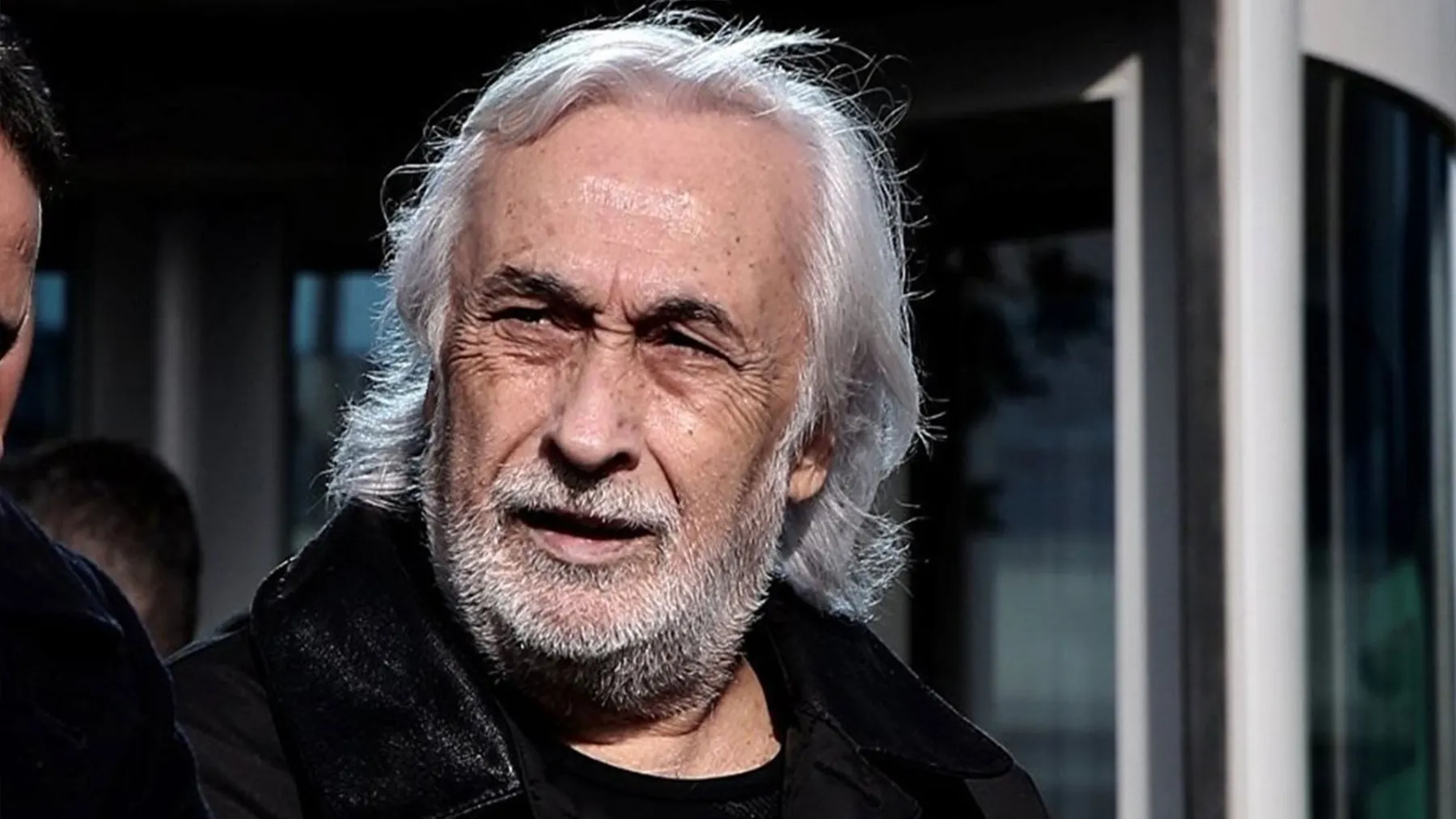 Usta Tiyatro Sanatçısı Müjdat Gezen, Sahnede Yaşanan Tartışmanın Ardından Rahatsızlanarak Hastaneye Kaldırıldı. (2)