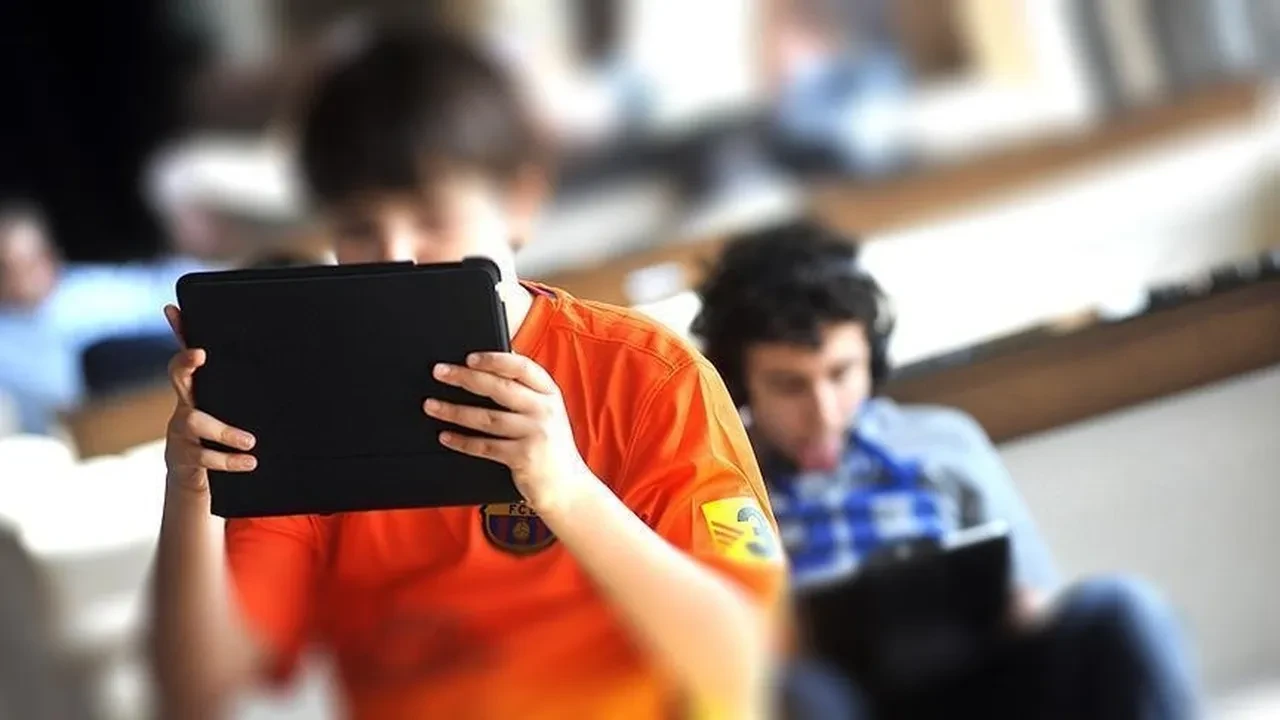 Uzman Kritik Uyarıda Bulundu! 2050’De Dünya Nüfusunun Yarısı Miyop Olabilir (3)