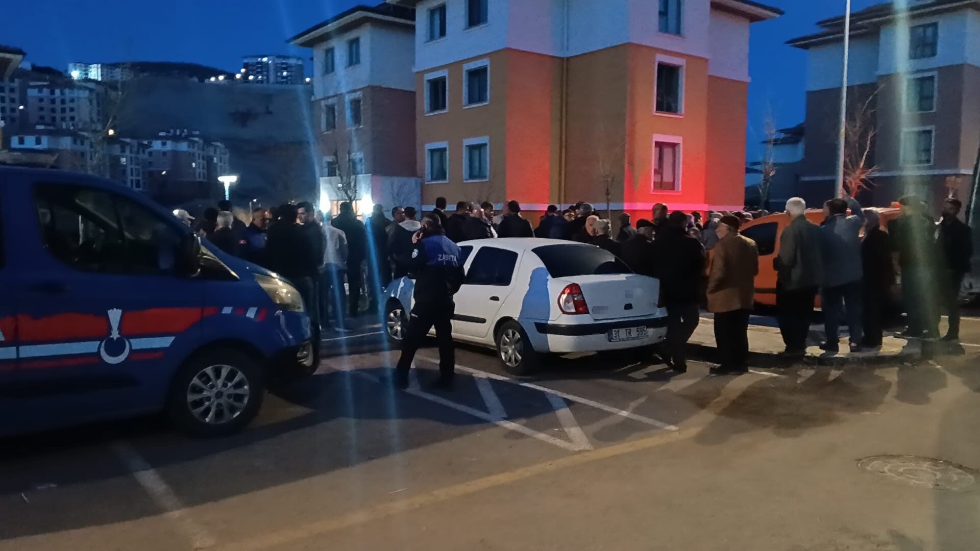 Yüksekten Düşen Şahıs Hayatını Kaybetti (3)