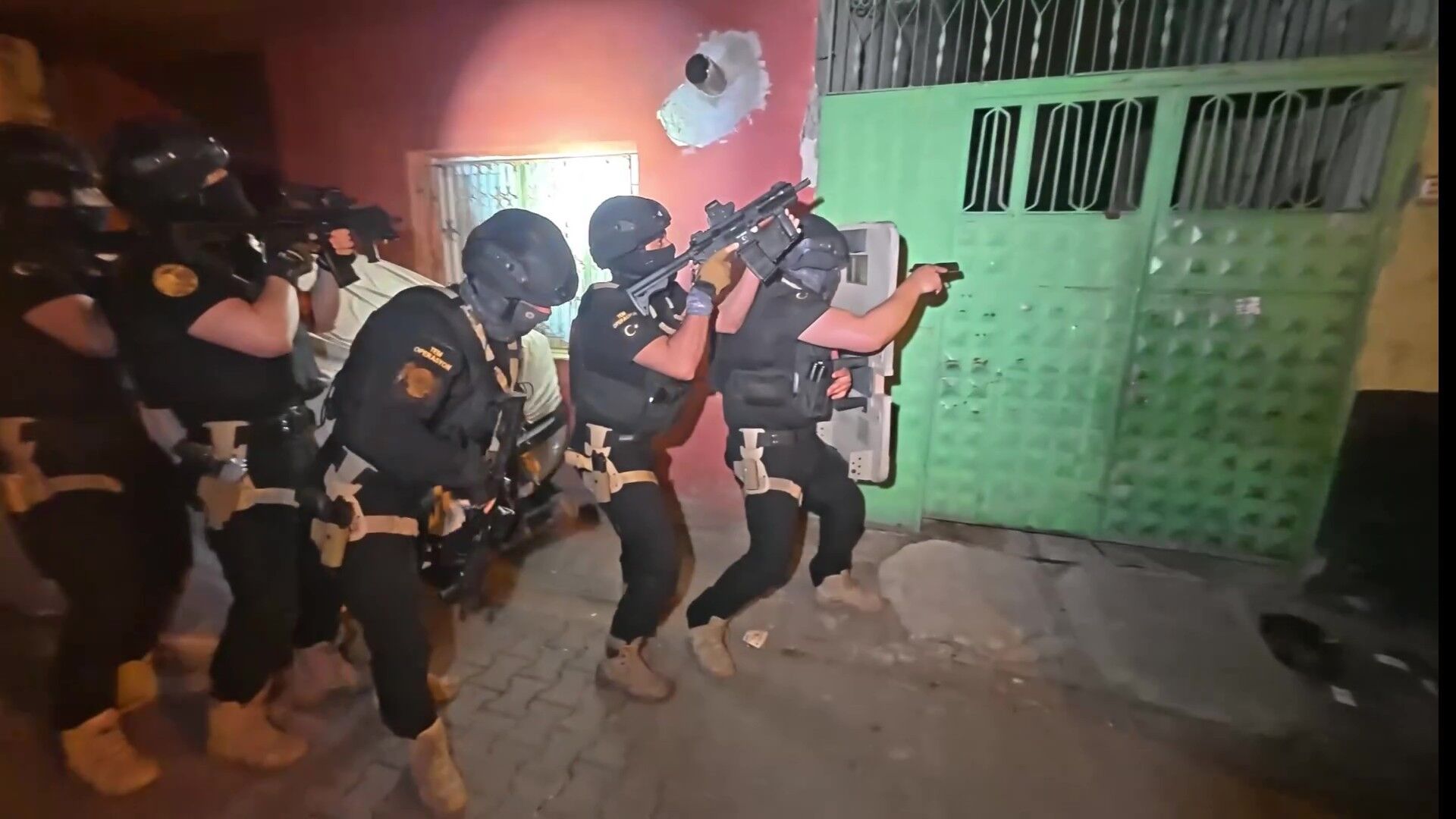 Adana'da Deaş'ın Uyuyan Hücresine Operasyon! 16 Kişi Yakalandı (2)