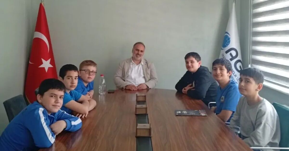 Agd İnegöl’den Gençlik Çalıştayı Açıklaması (4)