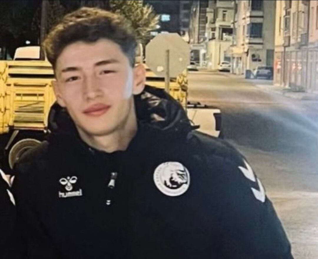 Ankara’da Motosikletiyle Kaza Geçiren 16 Yaşındaki Futbolcu Çocuk Hayatını Kaybetti (2)