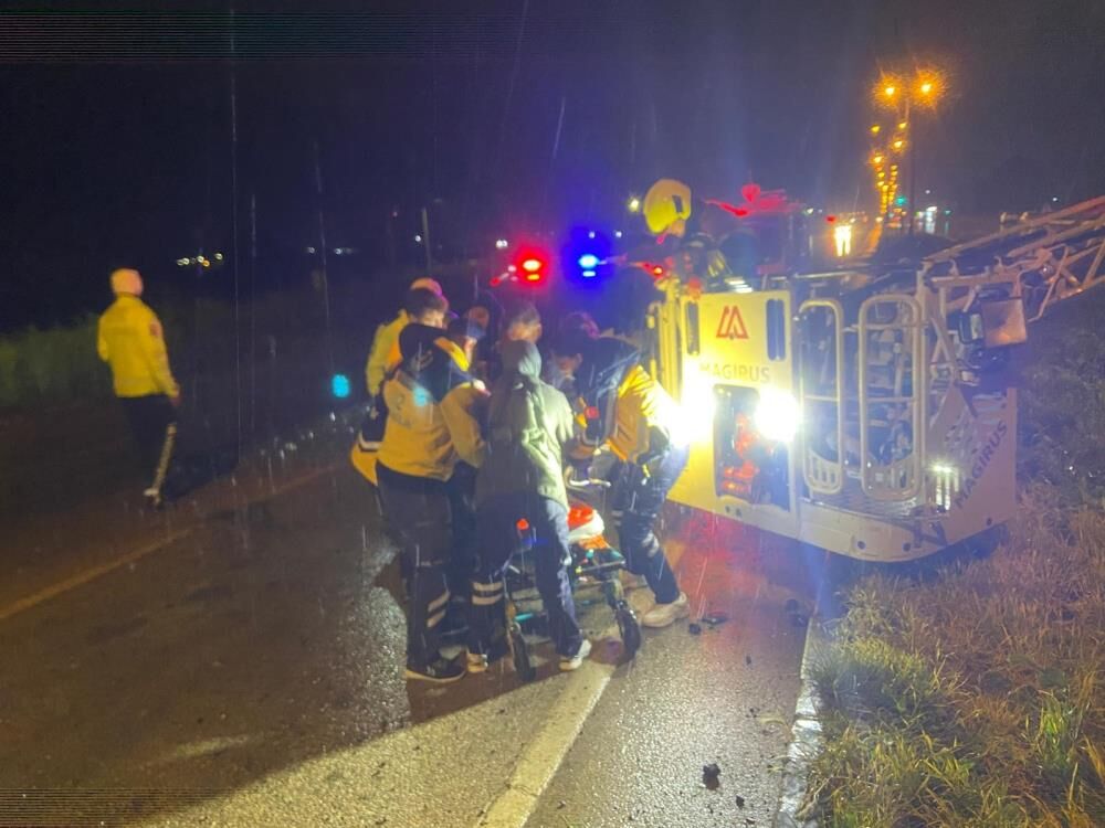 Balıkesir’de Can Pazarı! Devrilen Otobüste Çok Sayıda Ölü Ve Yaralılar Var (1)