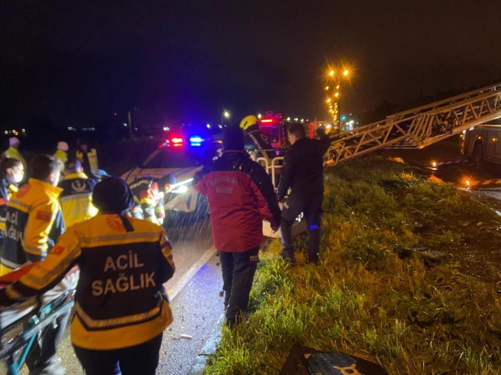 Balıkesir’de Can Pazarı! Devrilen Otobüste Çok Sayıda Ölü Ve Yaralılar Var (4)