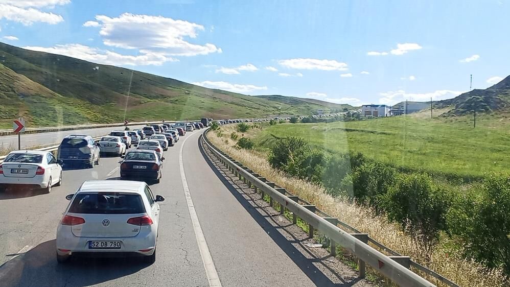 Batıya Dönüş Kabusu! Ankara Ve İzmir Yolları Tamamen Kilitlendi (1)