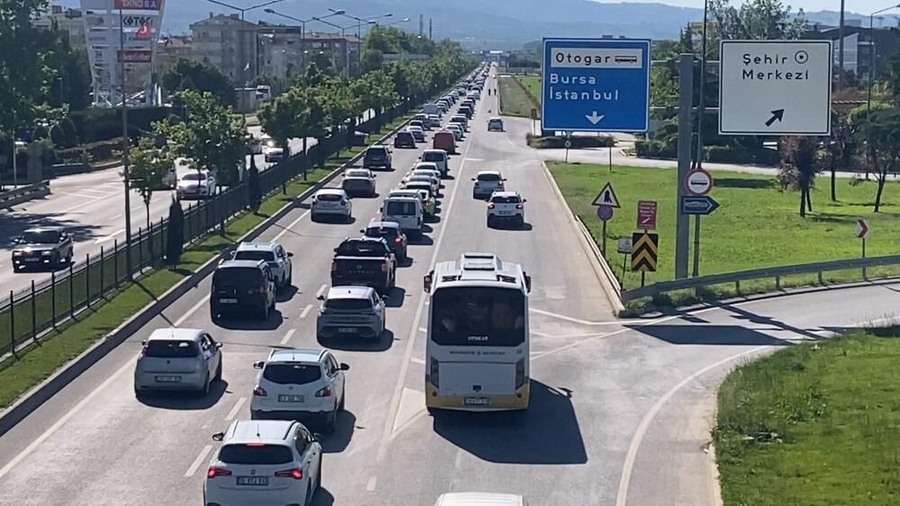 Bayram Dönüşü Başladı! İnegöl'de Trafik Kilitlendi.. (2)