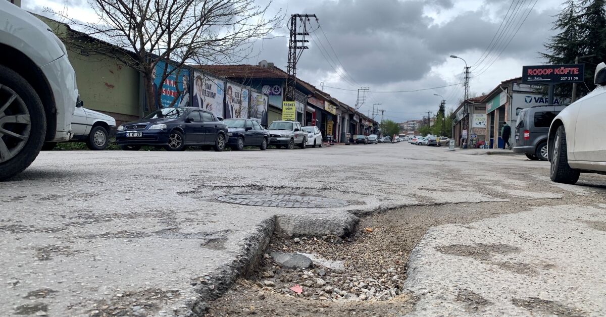 Bozuk Yolda Aracı Zarar Gören Sürücüler Tazminat Talep Edebilir (1)