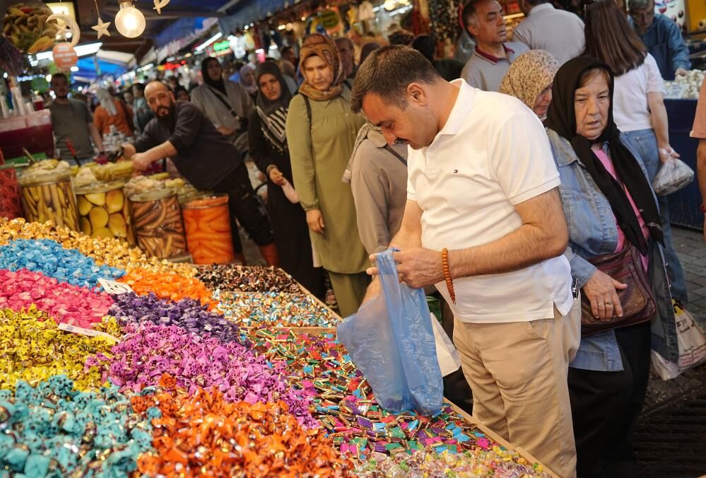 Bursa Çarşısında Bayram Yoğunluğu! Kasap Ve Şekercilerde Gece Mesaisi Başladı (1)-1