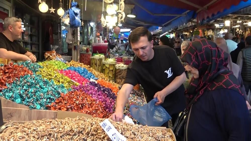 Bursa Çarşısında Bayram Yoğunluğu! Kasap Ve Şekercilerde Gece Mesaisi Başladı (2)