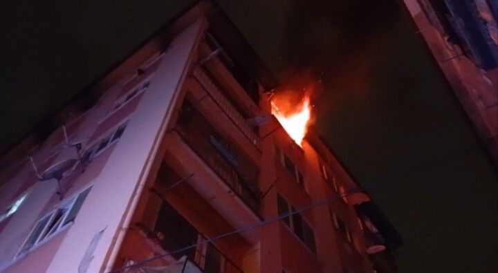 Bursa'da 6 Katlı Binada Yangın Paniği (2)