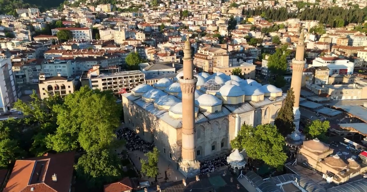 Bursa’da Bayram Namazı Yoğunluğu Tarihi Camiler Doldu Taştı (1)