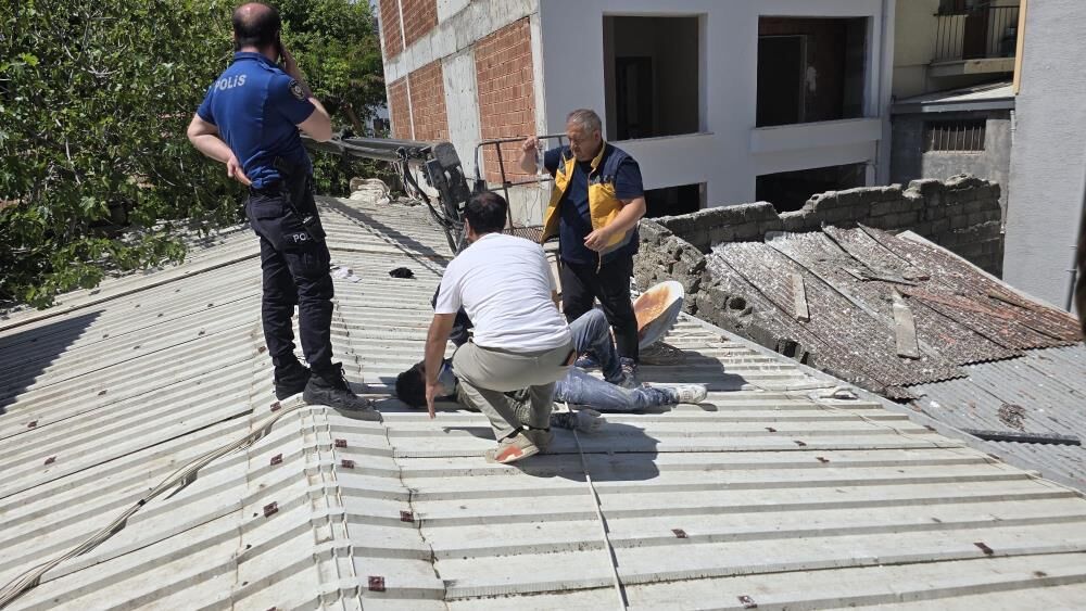 Bursa'da Can Pazarı! 6.Kattan Devrilen Vinçte 2 Işçi Yaralandı