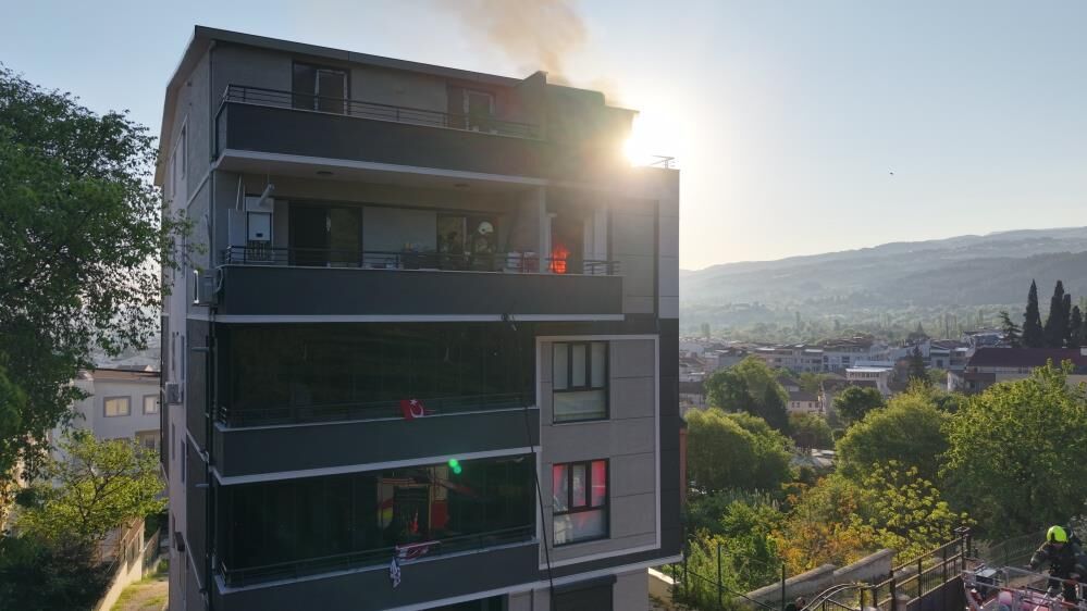Bursa'da Dubleks Dairede Yangın! (2)