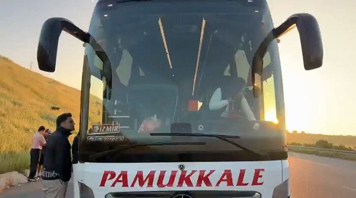 Bursa’da Feci Kaza! Uyuyan Otobüs Şoförü Bariyerlere Çarptı (2)