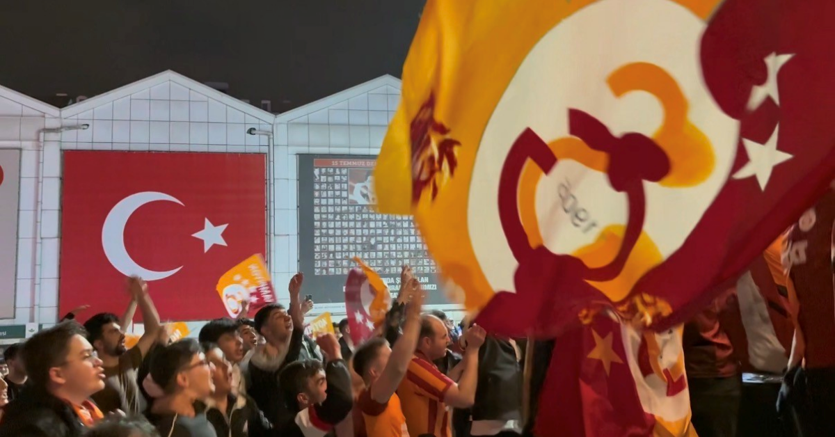 Bursa’da Galatasaray Şampiyonluğu Renkli Görüntülerle Kutlandı (1)