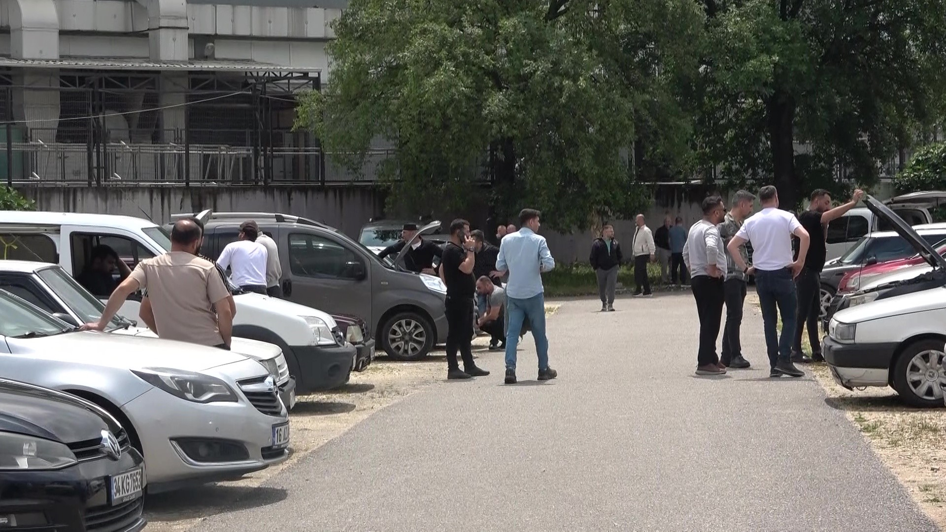 Bursa’da İkinci El Otomobil Pazarında Bayram Hareketliliği Başladı (2)