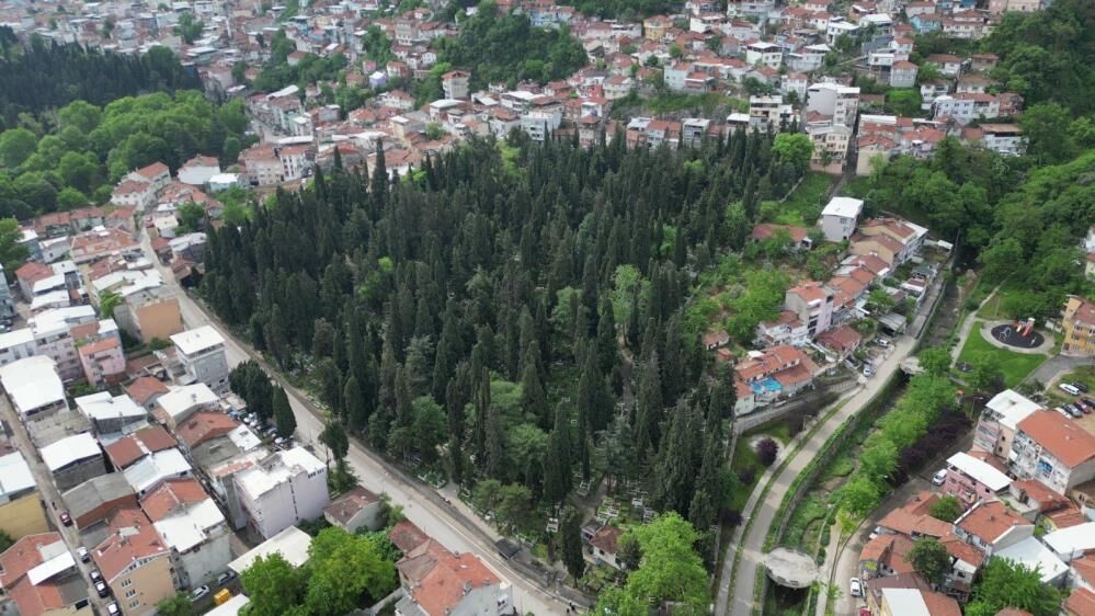 Bursa’da Mezarlıklar Bayrama Hazır! (1)