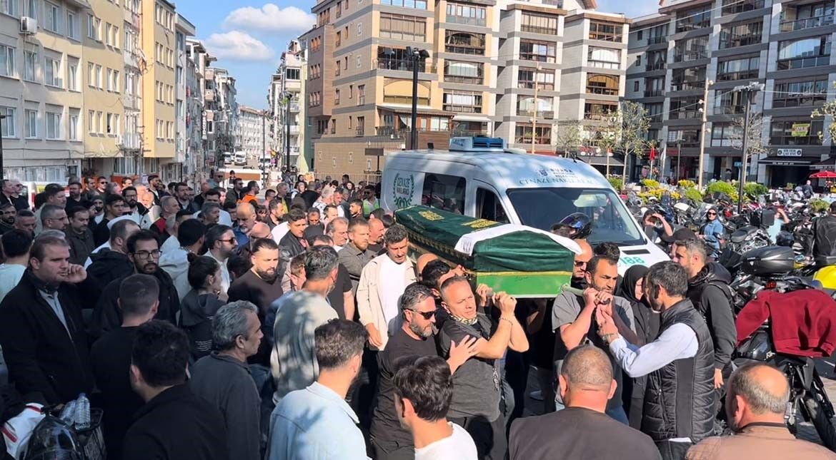 Bursa'da Motosiklet Kazasında Hayatını Kaybeden Sanatçı Son Yolculuğuna Uğurlandı (3)