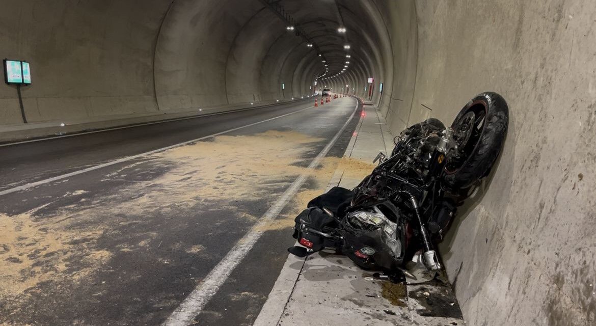 Bursa'da Motosiklet Tutkunu Sanatçı Hayatını Kaybetti, Oğlu Ağır Yaralandı (3)