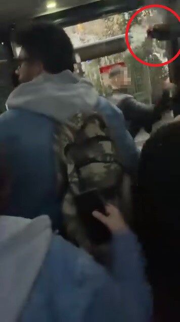 Bursa’da Otobüste Alkol Krizi! Yolculara Şişe Fırlattı (1)