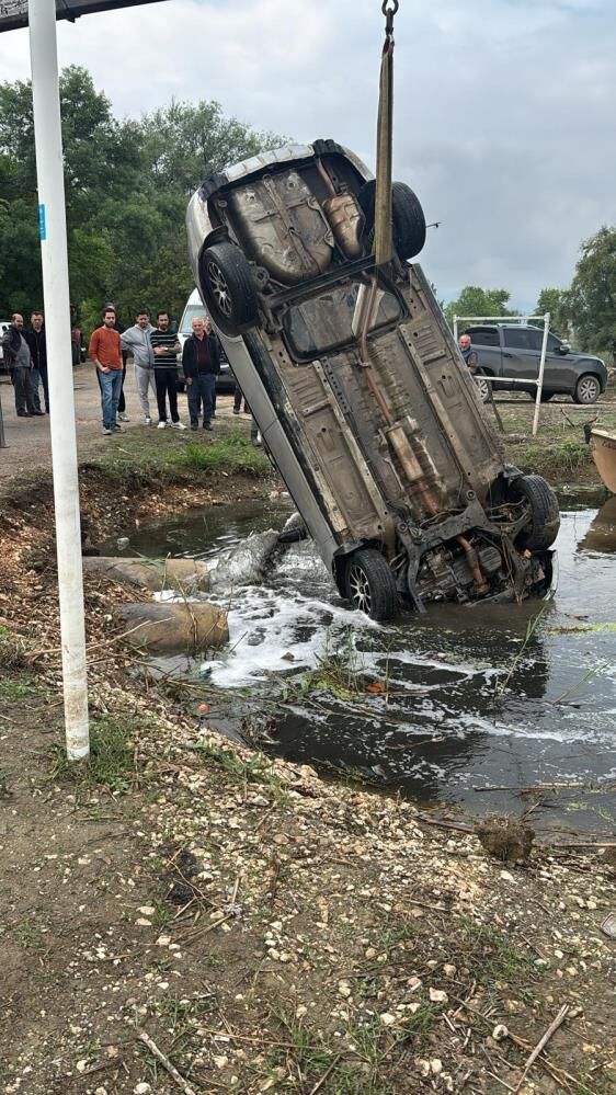 Bursa'da Otomobil Göle Uçtu! (2)