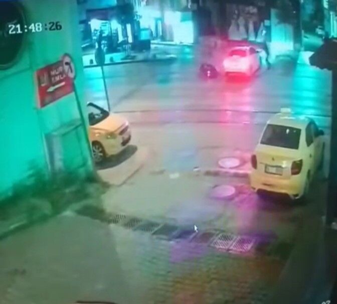 Bursa'da Otomobil Ile Motosiklet Çarpıştı! 1 Yaralı (2)
