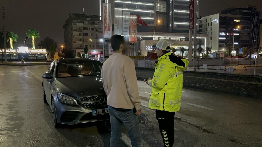 Bursa'da Polisin Alkollü Kadın Sürücü Ile Imtihanı Kamerada! (2)