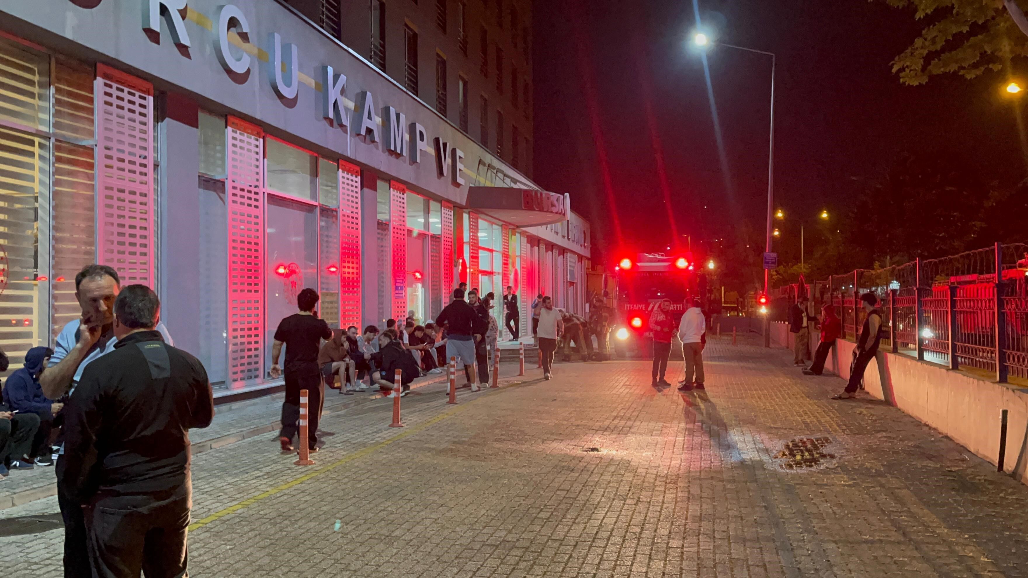 Bursa'da Sporcu Kamp Merkezinde Çıkan Yangın Söndürüldü (1)