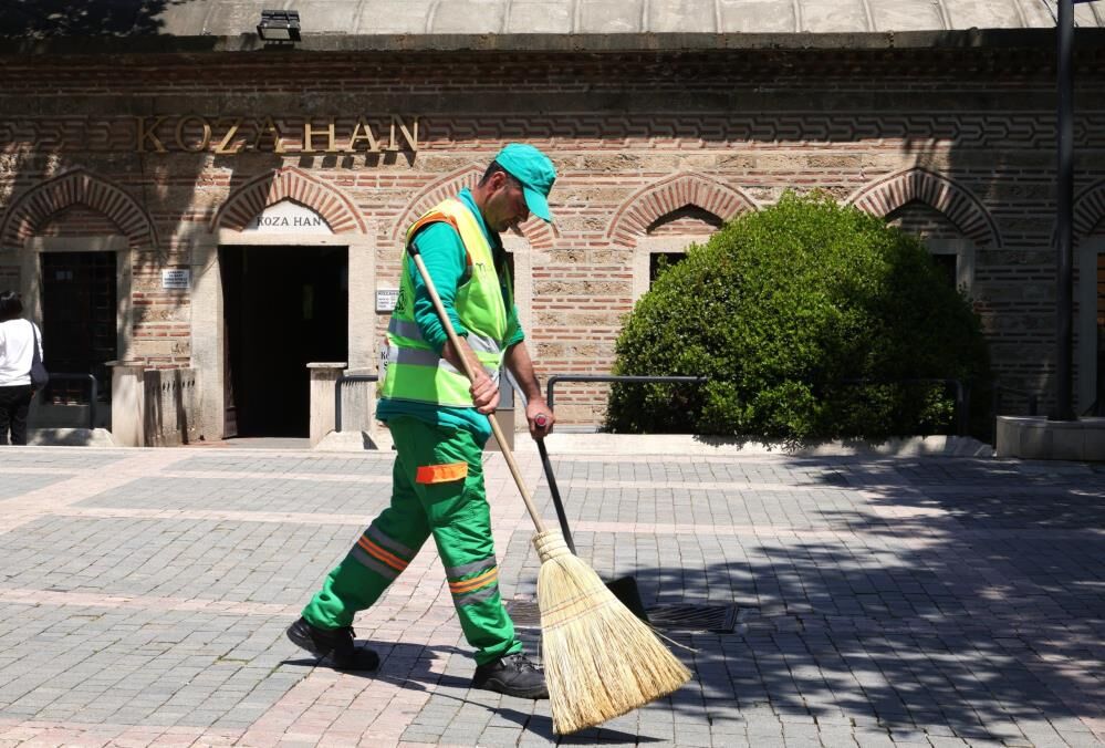 Bursa'da Tarihi Alanlar Için Özel Temizlik Ekibi Kuruldu! (2)
