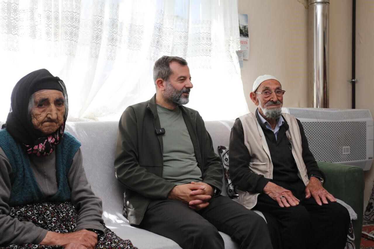 Bursa'da Yaşlıların Ayağına Doktor, Berber Ve Tesisatçı Gitti, Dünyalar Onların Oldu (1)