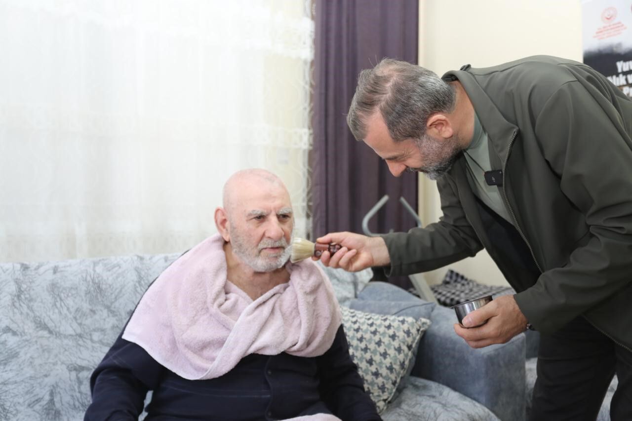 Bursa'da Yaşlıların Ayağına Doktor, Berber Ve Tesisatçı Gitti, Dünyalar Onların Oldu (2)