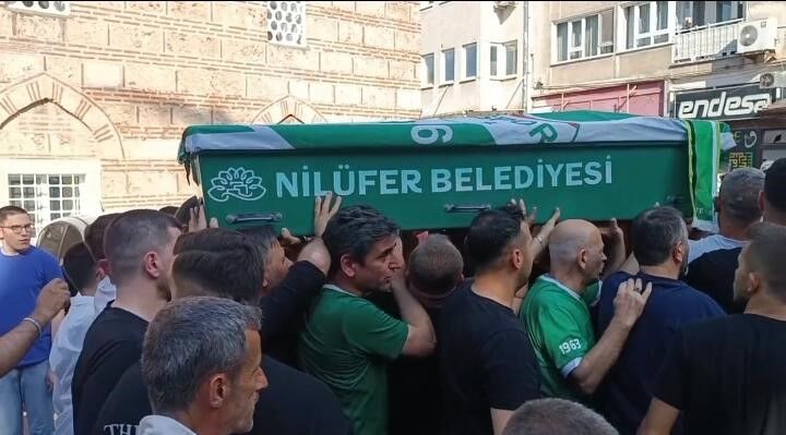 Bursaspor Taraftarı Ertuğ Toker Son Yolculuğuna Uğurladı! (3)