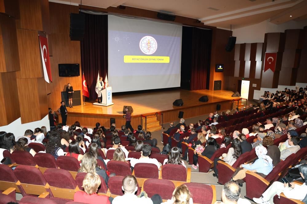 Buü’de Beyaz Önlük Heyecanı! Geleceğin Veteriner Hekimleri Sahneye Çıktı (1)
