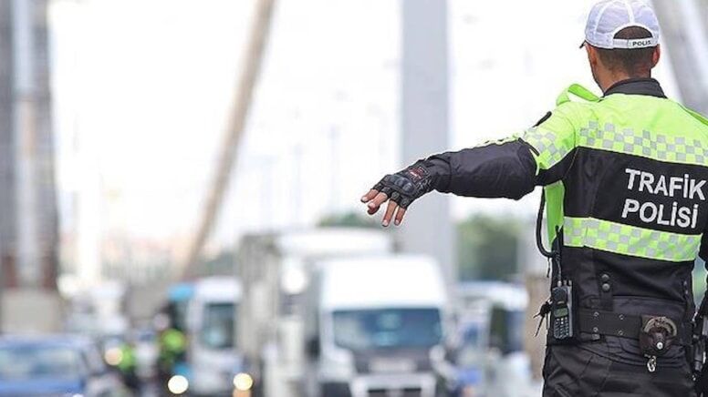Direksiyon Başında Bunu Yapan Yandı! 20 Bin Tl Ceza Ve 30 Gün Ehliyetsiz Kalacak-1