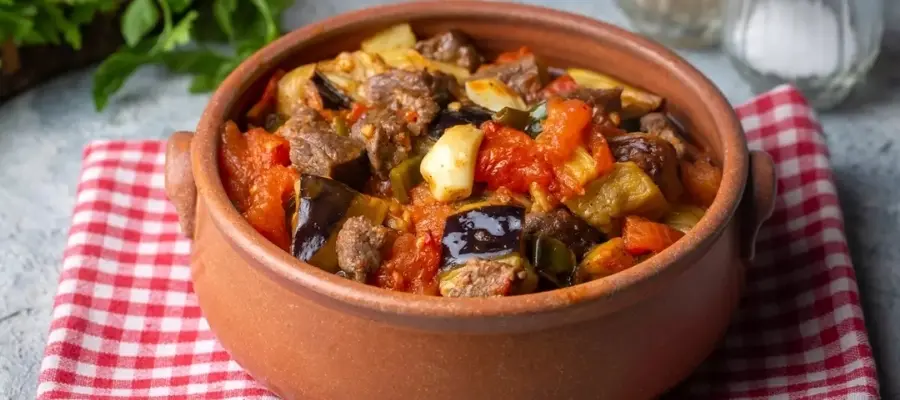 Fırında Etli Güveç Tarifi! Lokum Gibi Pişen Pratik Yemek (2)