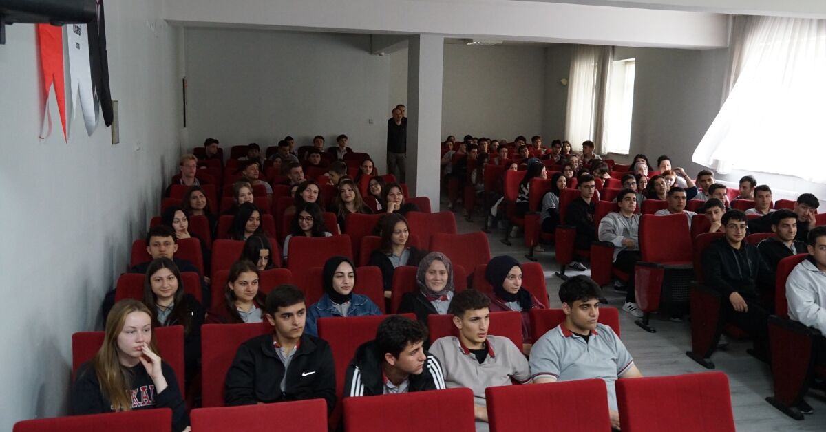 Genç Gazete Bilgi Yarışmasının 5. Bölümünde Şampiyon Öğrenciler Yarıştı (2)