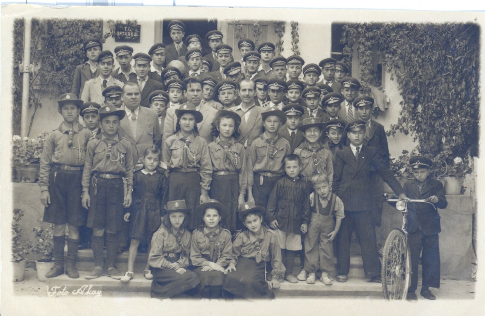 İnegöl Li̇sesi̇ Tabeladan Silindi Ama Anılarda Hala Yaşıyor (4)