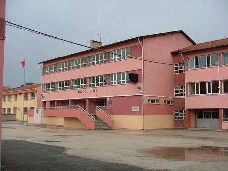 İnegöl Li̇sesi̇ Tabeladan Silindi Ama Anılarda Hala Yaşıyor (7)