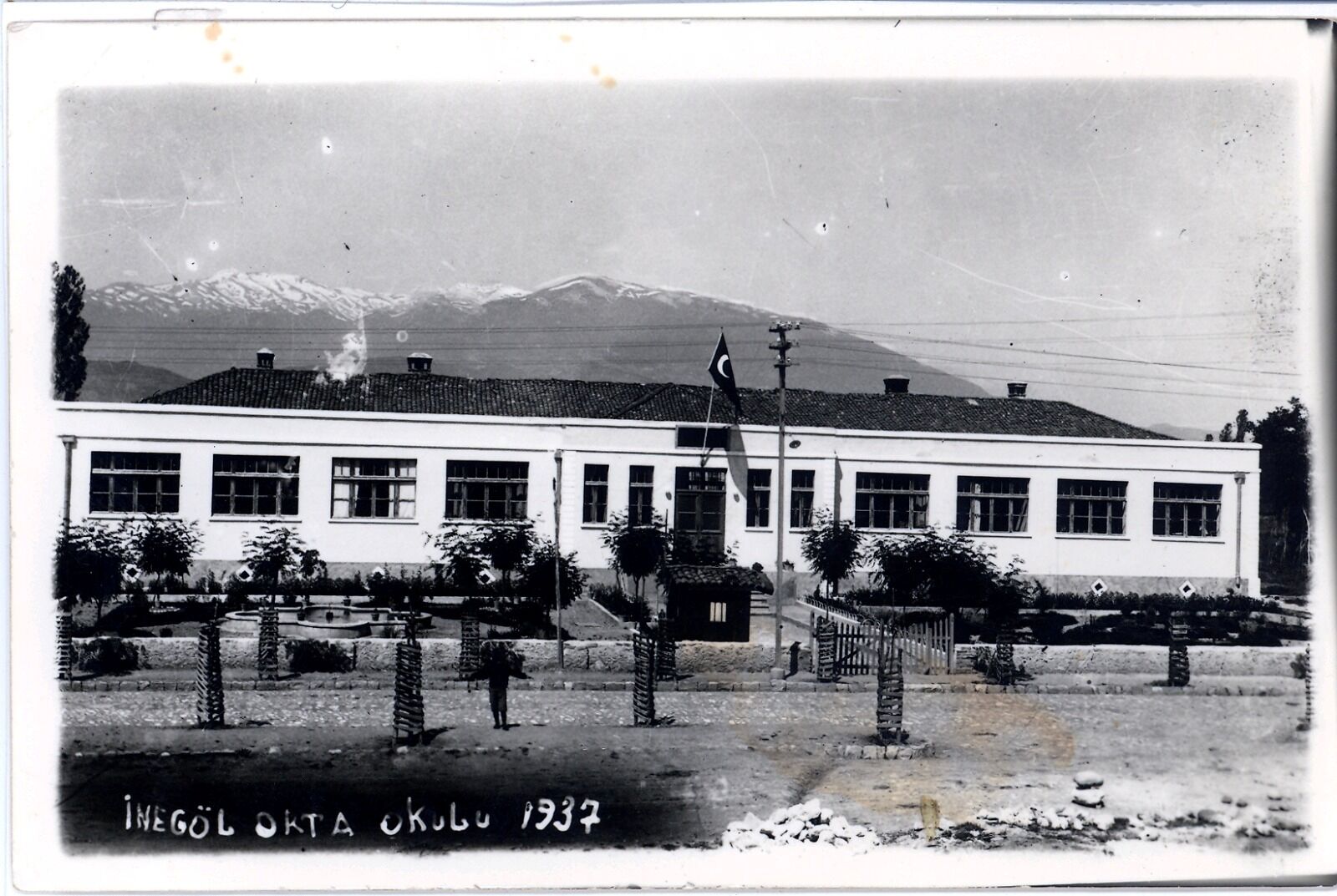 İnegöl Li̇sesi̇ Tabeladan Silindi Ama Anılarda Hala Yaşıyor (8)
