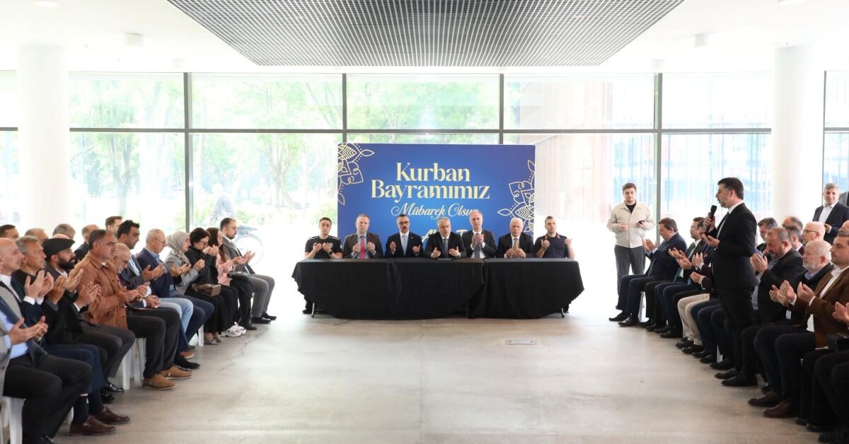 İnegöl Protokolü Bayramlaşma Töreninde Bir Araya Geldi (1)