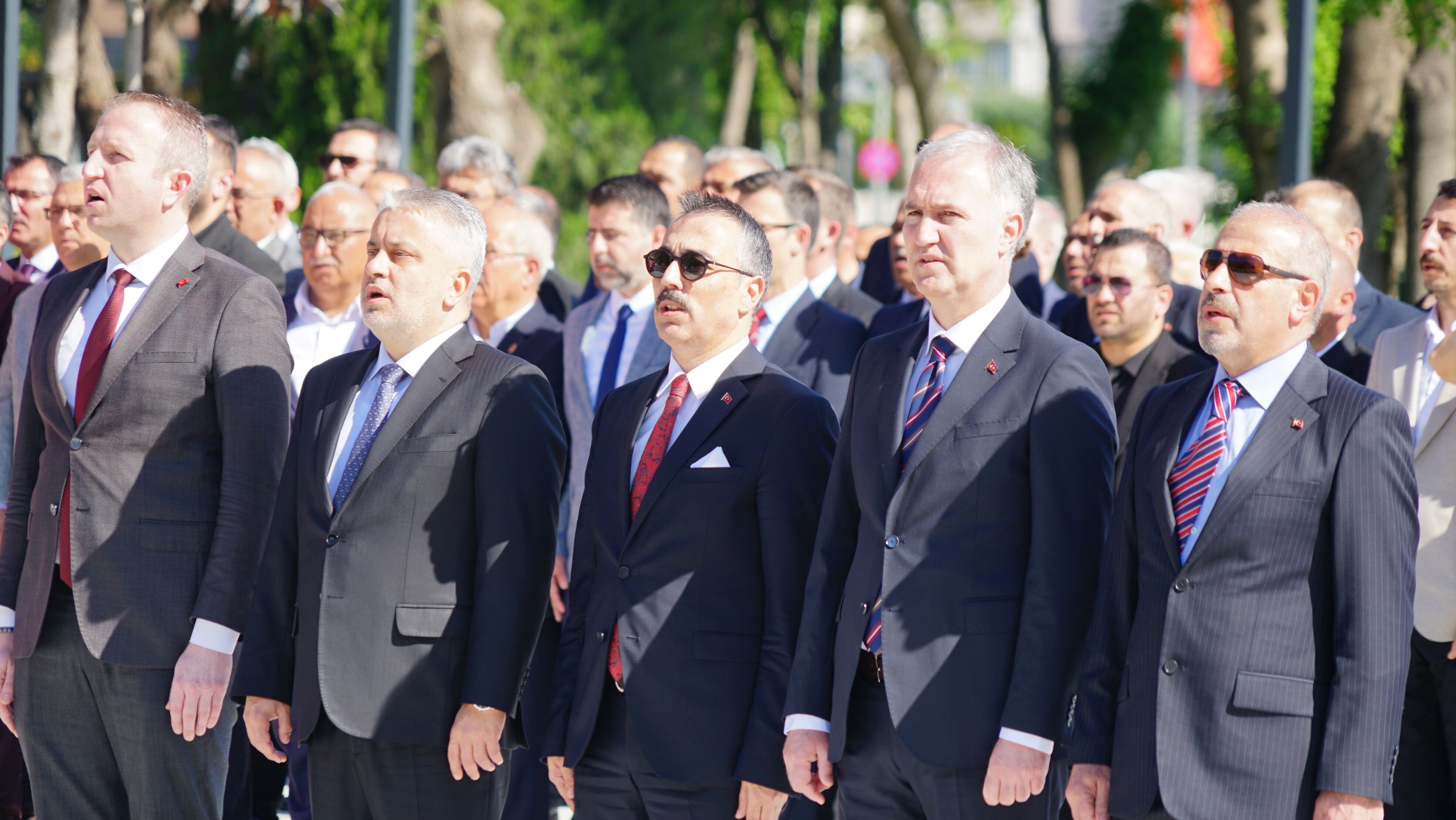 İnegöl’de 19 Mayıs Törenleri Çelenk Sunumuyla Başladı (1)