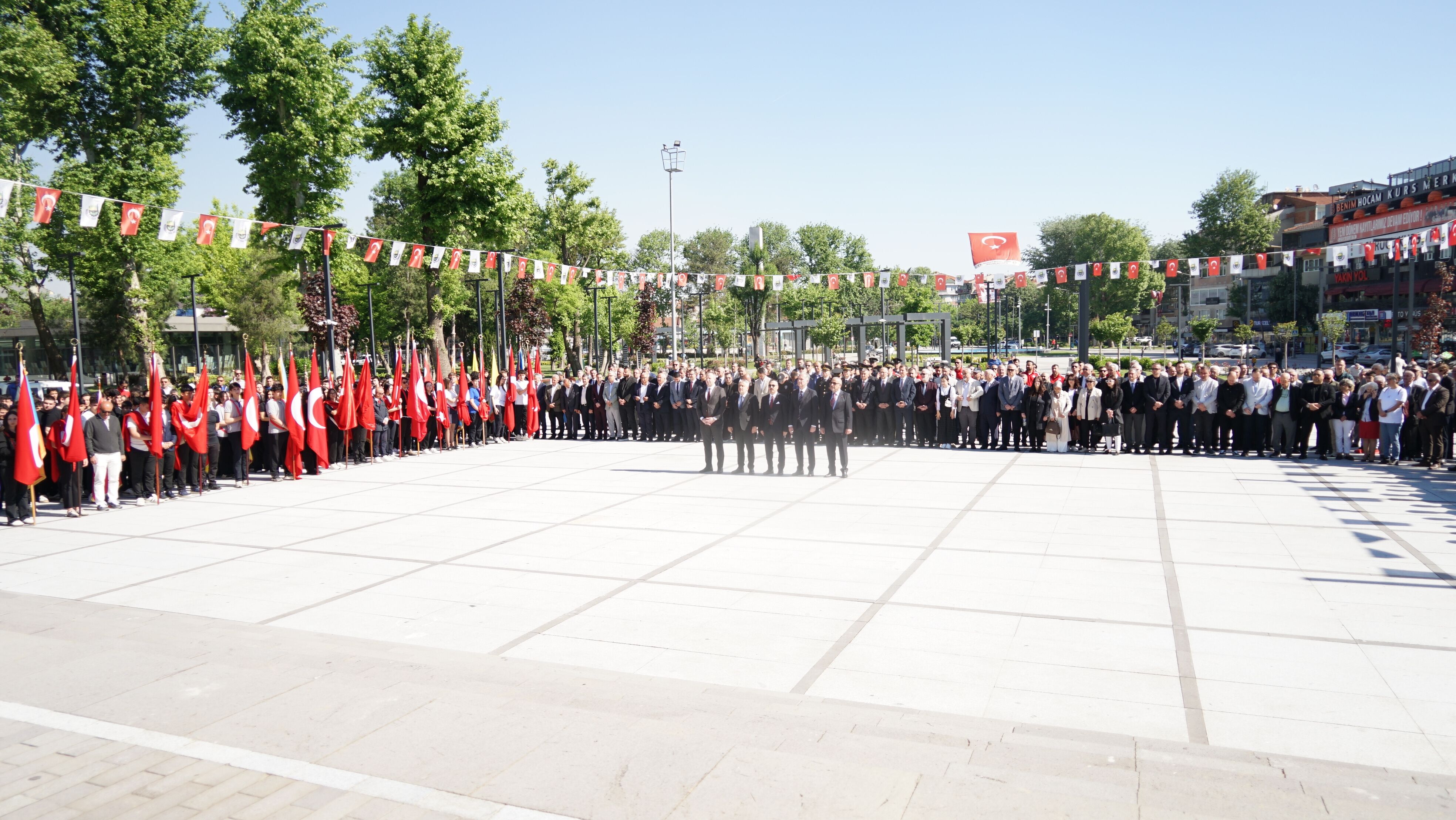 İnegöl’de 19 Mayıs Törenleri Çelenk Sunumuyla Başladı (2)
