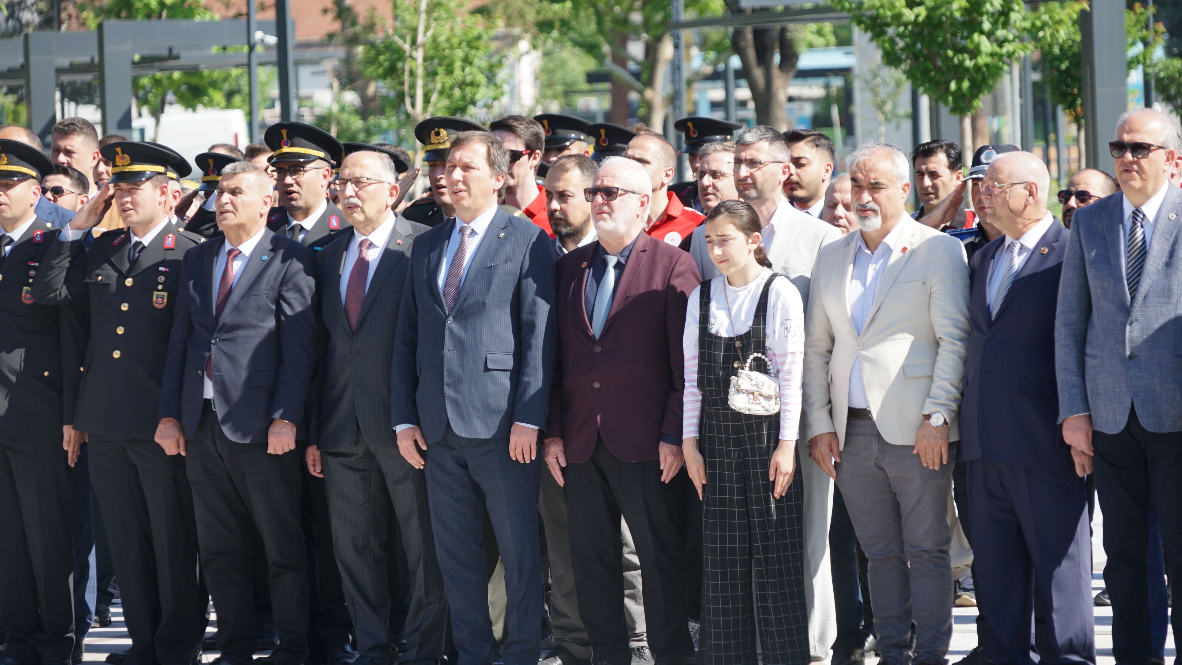 İnegöl’de 19 Mayıs Törenleri Çelenk Sunumuyla Başladı (4)