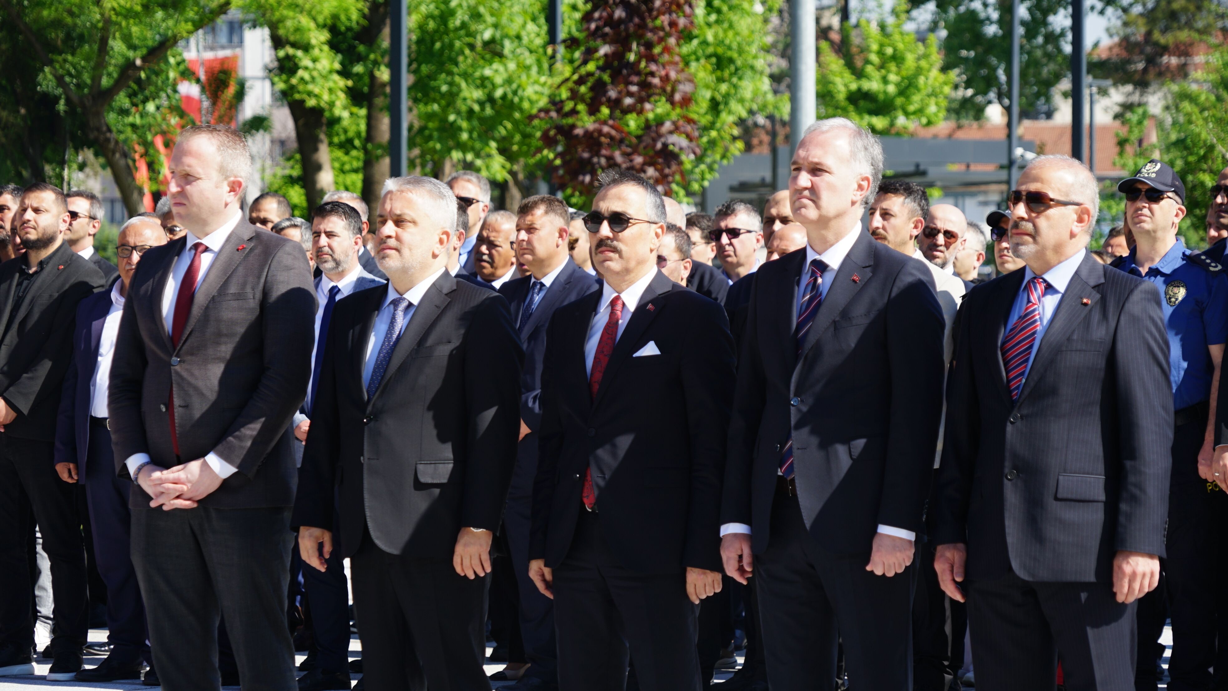 İnegöl’de 19 Mayıs Törenleri Çelenk Sunumuyla Başladı (7)