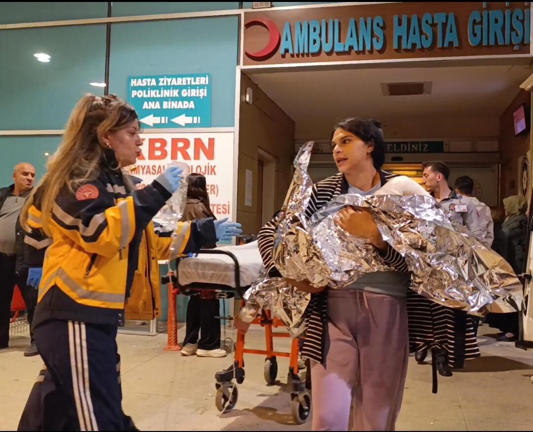 İnegöl'de 2 Yaşındaki Çocuk Kaynar Su Dolu Kovaya Düştü (1)-1