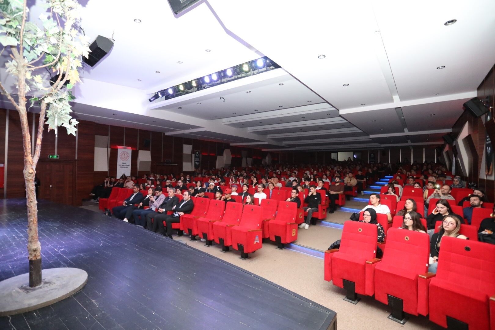 İnegöl’de 8. Genç Suare Tiyatro Festivali Başladı (3)
