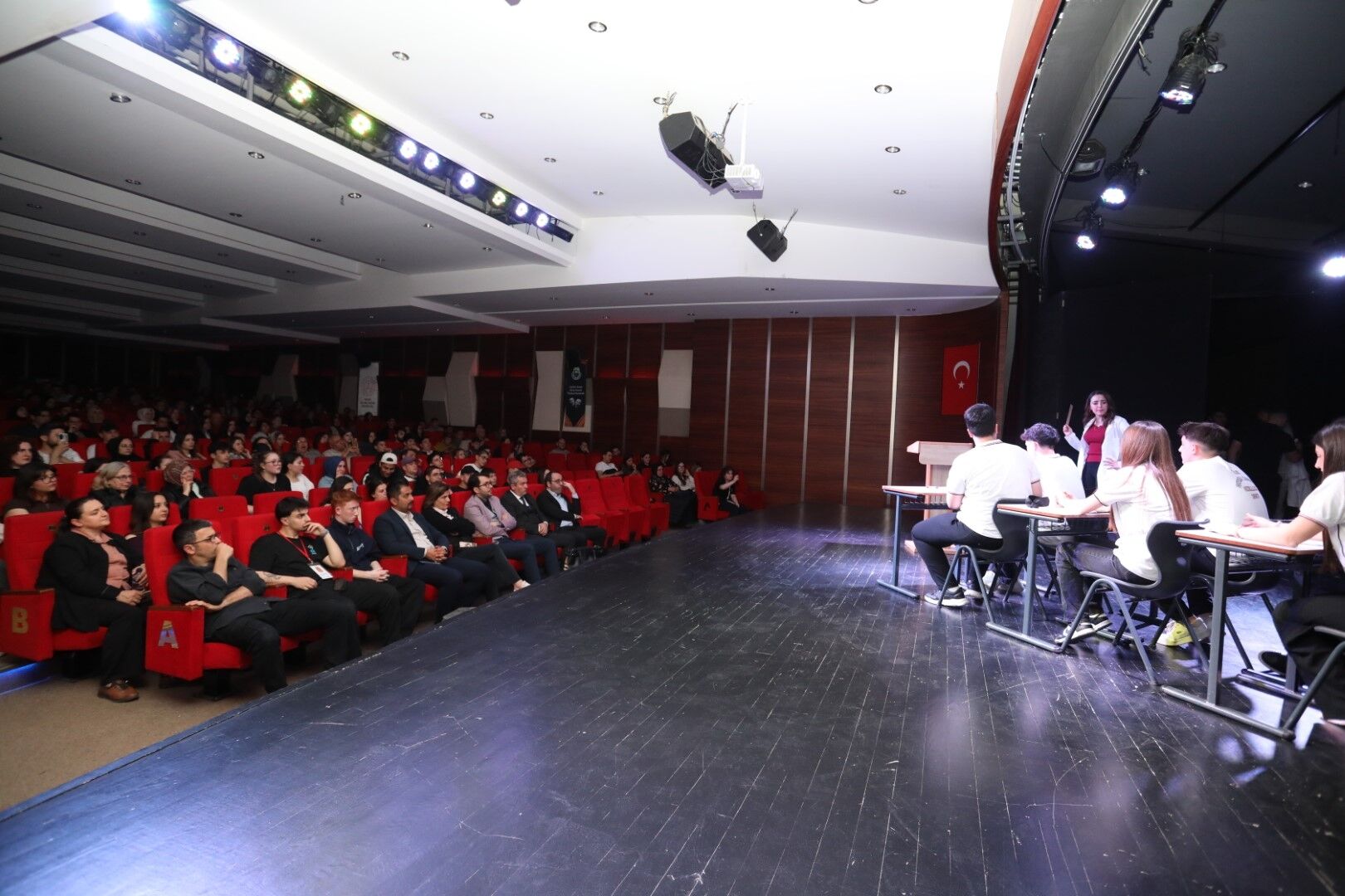 İnegöl’de 8. Genç Suare Tiyatro Festivali Başladı (6)