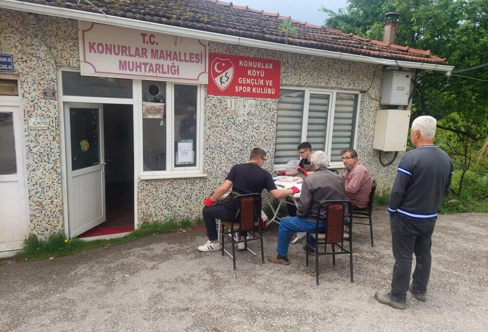 İnegöl'de Bayram Hazırlığı Başladı! Vatandaşların Bıçakları Ücretsiz Biledi (2)